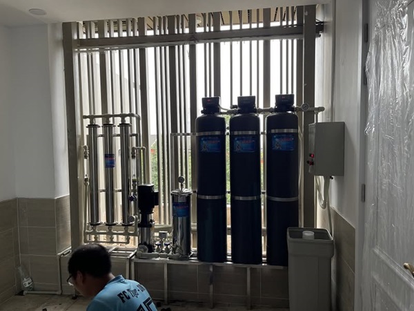 hệ thống lọc tổng RO1000 newlight 01